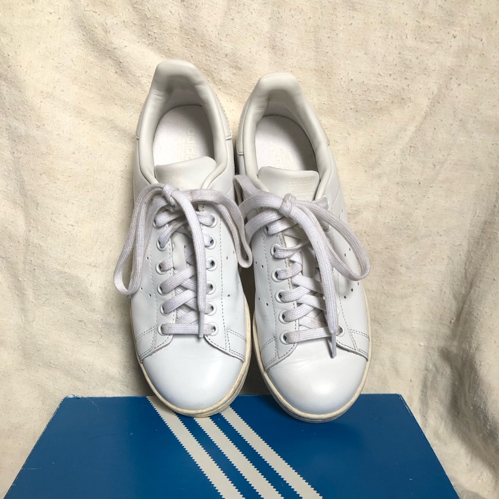 Adidas Stan Smith white leather sneakers men’s size 6 equal to women’s size 8
